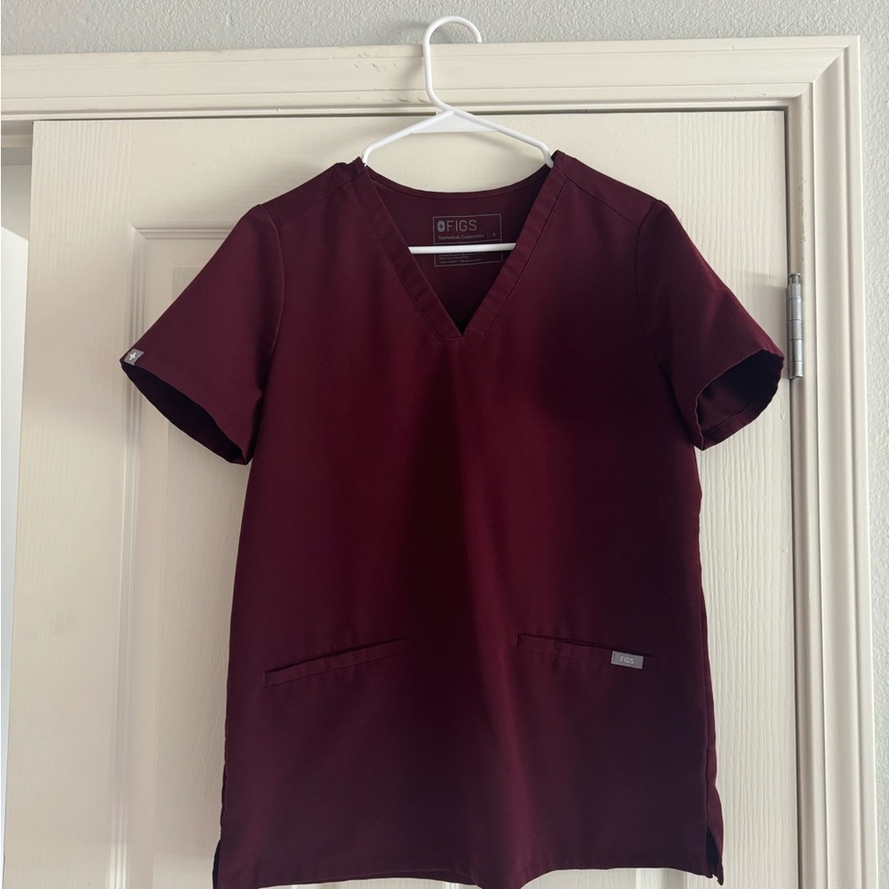 Figs scrub top